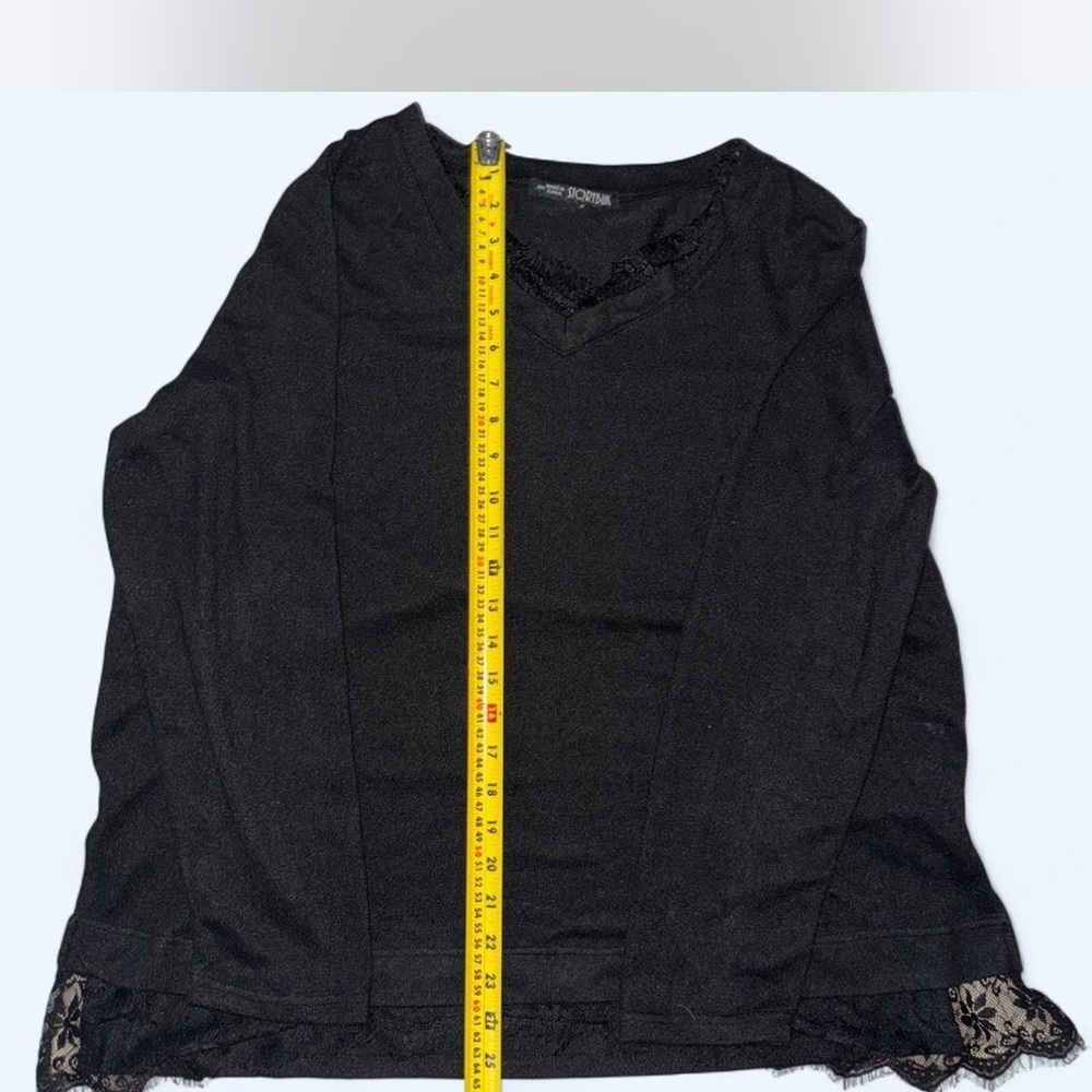 Black V-Neck Blouse - Picture 4 of 5